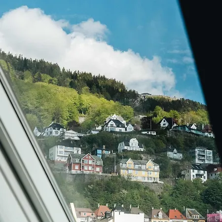 Apartment Dinbnb L 100m To Bryggen L Pet Friendly L Sleeps 4 L Smart-tv Bergen