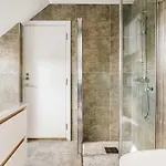 Leilighet Dinbnb L 100m To Bryggen L Pet Friendly L Sleeps 4 L Smart-tv Bergen